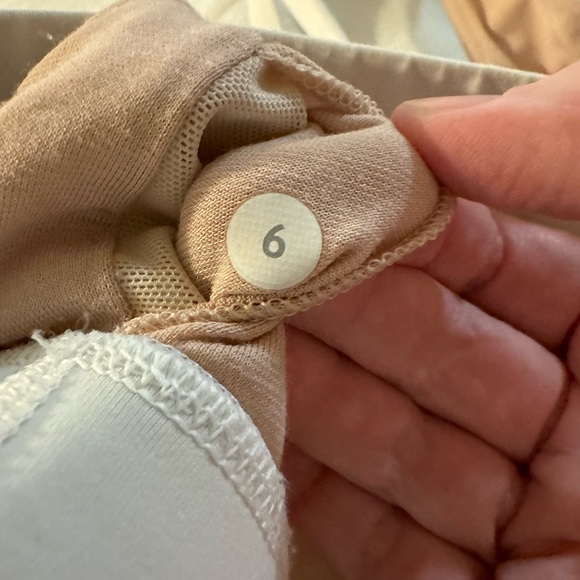 Lululemon Energy Bra in white - Picture 5 of 5